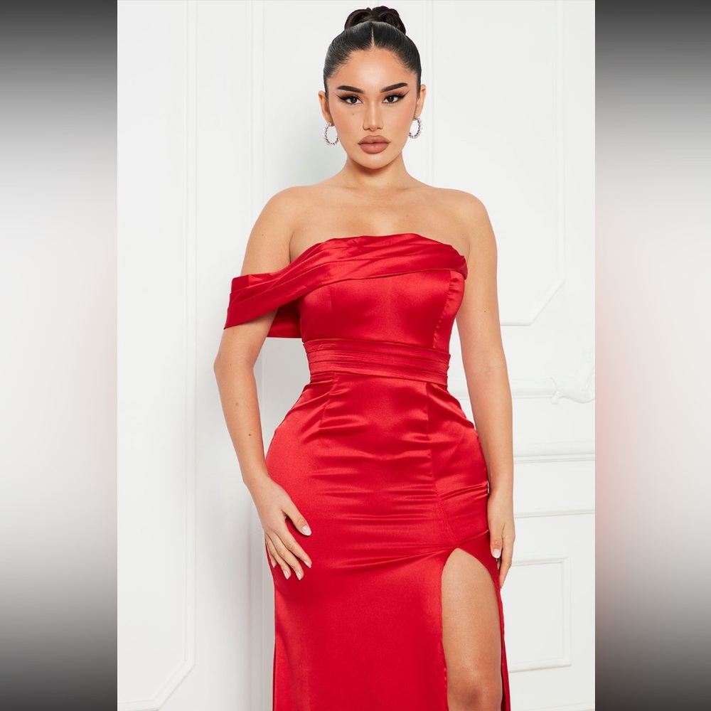 Fashion Nova Share My World Satin Maxi Dress - Red